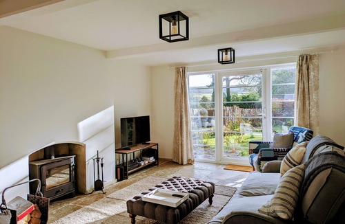 Corfe Castle Village Cottage | Charming Corfe Castle Escape with Steam Train Views