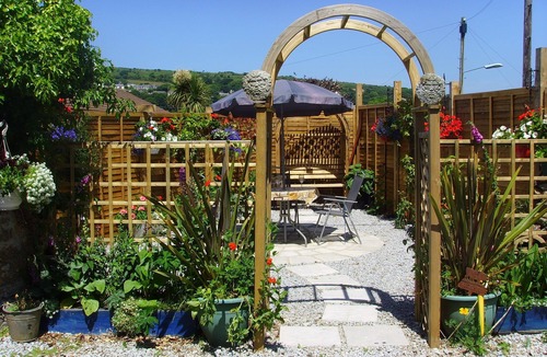 Lanner Cottage | Charming Cosy Annexe near Falmouth Portreath Central for exploring Cornwall