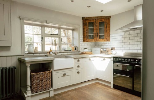 Moreton-in-Marsh House | Charming Cotswold Cottage with Garden Annexe