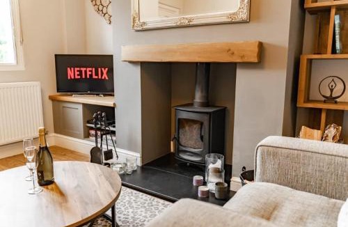 Chester House | Charming Cottage close to Chester Garden Parking