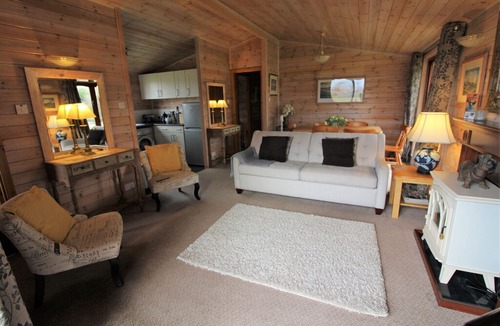 Romney Marsh Cottage | Charming Cottage in Romney Marsh Britain with Wooden Deck