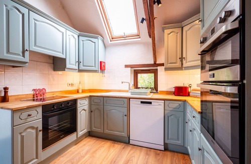 Totnes House | Charming Devon Barn for the family with parking