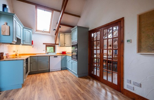 Totnes House | Charming Devon Barn for the family with parking