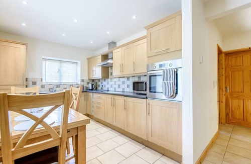 Ruthin Apartment | Charming Distyll Home in Ruthin
