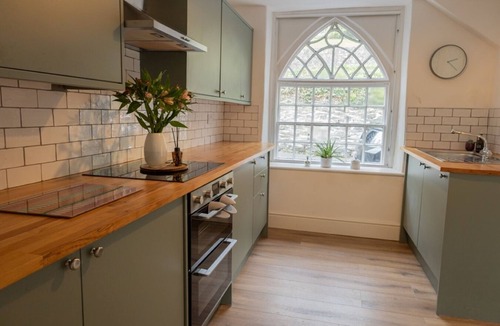 Llangollen House | Charming Eco Hideaway on the Dee River with Private Relaxing Hot Tub