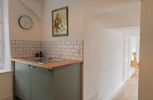 Llangollen House | Charming Eco Hideaway on the Dee River with Private Relaxing Hot Tub