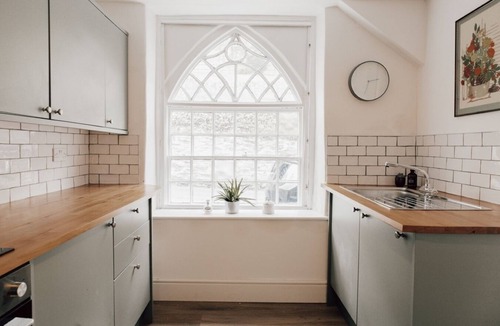 Llangollen House | Charming Eco Hideaway on the Dee River with Private Relaxing Hot Tub