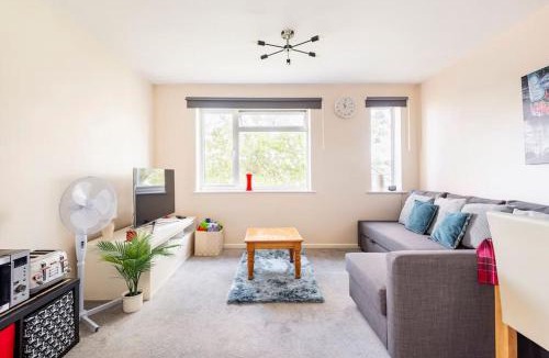 Bletchley House | Charming Entire 2-Bedroom House in Milton Keynes