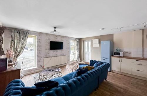Harrogate House | Charming Hideaway | Parking | Near Hospital