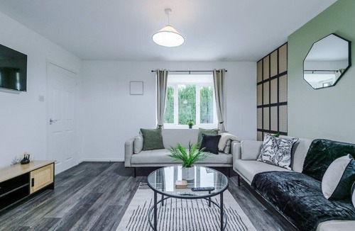 Ashton-under-Lyne House | Charming Home in Mossley Sleeps8