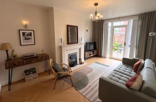 Lisburn Apartment | Charming Lisburn Flat with private parking