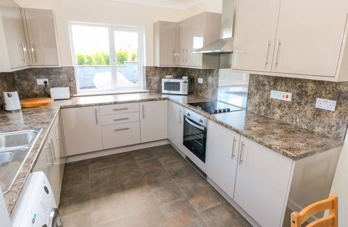 Milford Haven Cottage | Charming Mill View Retreat in Neyland