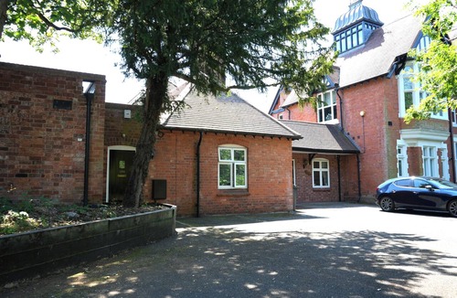 Moseley House | Charming Moseley Barn Conversion Home | Sleeps 4 | Parking for 2 Cars