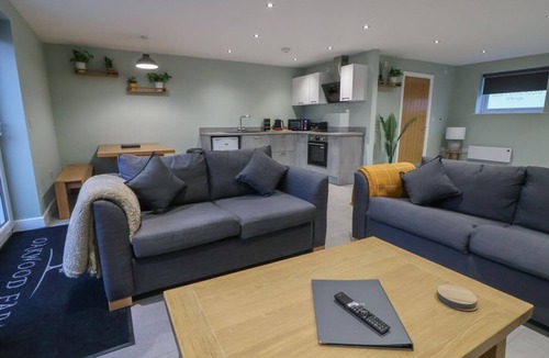 Chorlton-by-Backford House | Charming Oak Barn Retreat Near Ashcroft Fm
