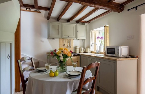 Upper Oddington Cottage | Charming, peaceful, dog friendly Cotswold cottage
