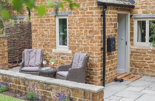 Upper Oddington Cottage | Charming, peaceful, dog friendly Cotswold cottage