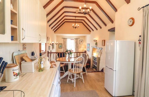 Huntshaw House | Charming Primrose Cottage Retreat