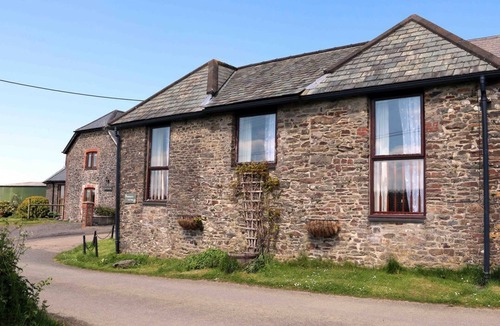 Huntshaw House | Charming Primrose Cottage Retreat