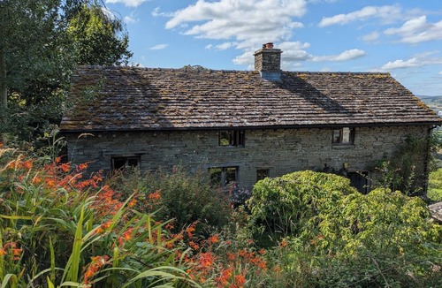 Westbrook Court Cottage | Charming Rustic Cottage