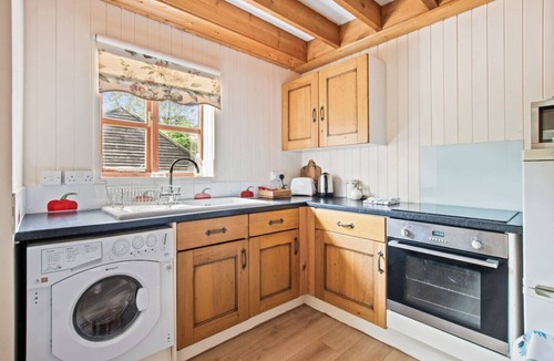 Martin Cottage | Charming thatched countryside hideaway with beams and garden access