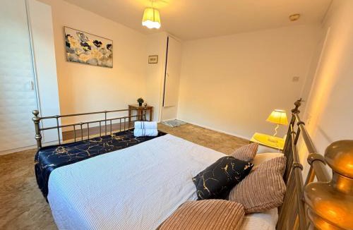 Farnham Apartment | Charming Two Double Bedroom Maisonette with Garden