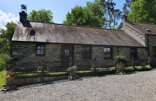 Llangybi House | Charming Ty Barcud in Nuneaton