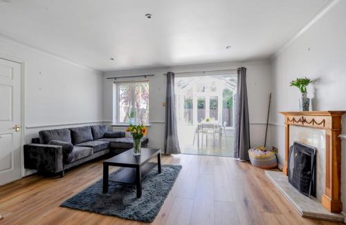 Walton-on-Thames House | Charming Walton Home with Sunny Garden - Pass the Keys