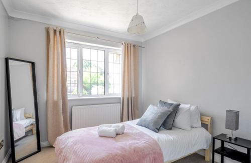 Walton-on-Thames House | Charming Walton Home with Sunny Garden - Pass the Keys