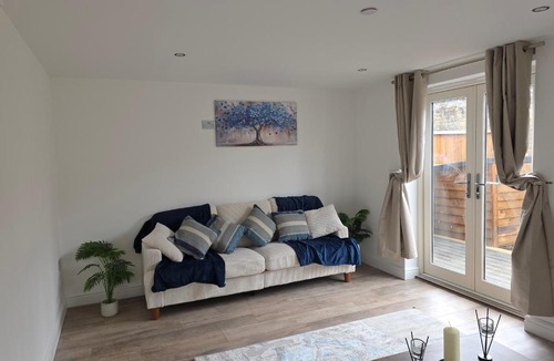 St Neots Apartment | Charming Wootton