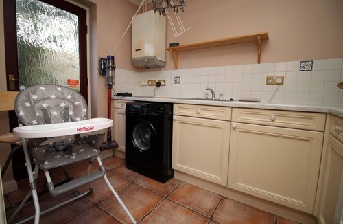 Woodthorpe House | Chartwell Grove (Spacious 7 BR with FREE parking)