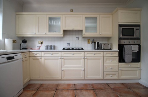 Woodthorpe House | Chartwell Grove (Spacious 7 BR with FREE parking)