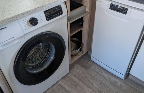 Prestonpans House | Check out this super cosy 2-bedroom caravan at Seton Sands in Edinburgh
