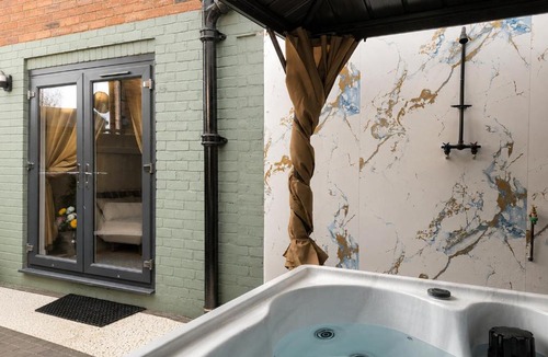Hoole House | Chester Charm - Spacious 3 Bedroom House