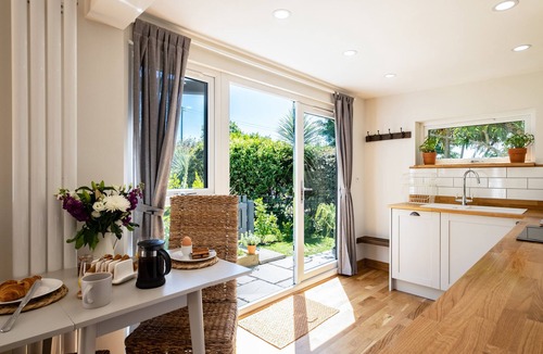 Helston Cottage | Chi Lowarth