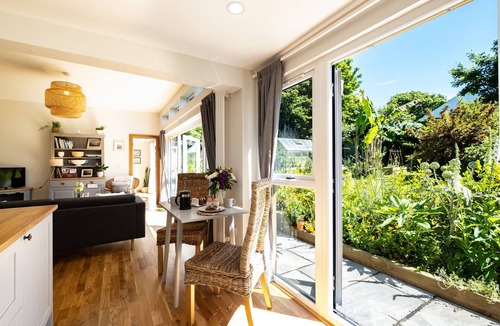 Helston Cottage | Chi Lowarth