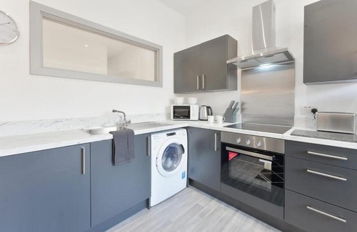 Brierley Hill Apartment | Chic 1-Bed Dudley Pad with Free Parking