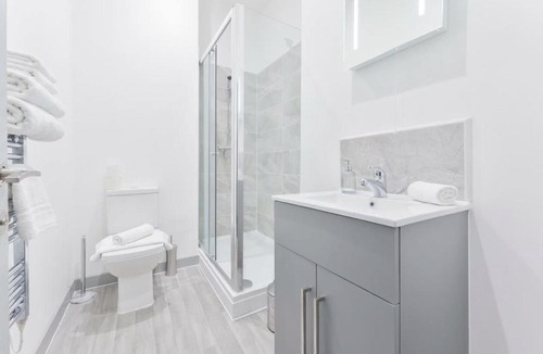 Brierley Hill Apartment | Chic 1-Bed Dudley Pad with Free Parking
