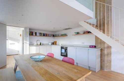 Victoria Apartment | Chic 1BD Warehouse Conversion, Hackney