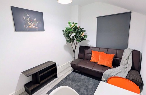 Wainscot Apartment | Chic Double En-suite-Parking Discounted long Stay
