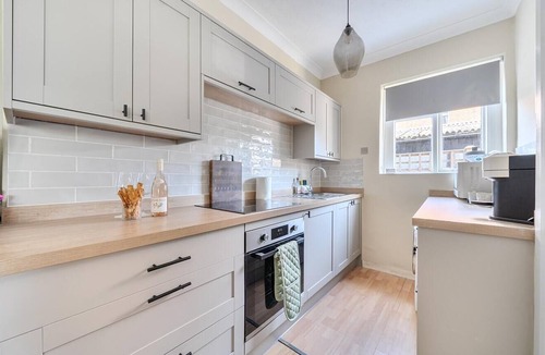 Guildford Apartment | Chic Flat Hideaway with Private Courtyard - Pass the Keys