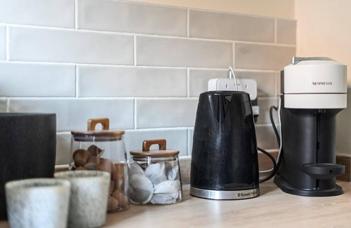 Guildford Apartment | Chic Flat Hideaway with Private Courtyard - Pass the Keys