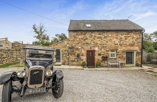 Winkhill House | Chic Rustic Barn Conversion Alton Towers Peaks
