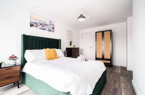 Eccles Apartment | Chique Modern Spacious 2 Bed Apartment Manchester