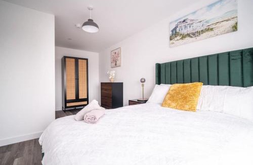 Eccles Apartment | Chique Modern Spacious 2 Bed Apartment Manchester