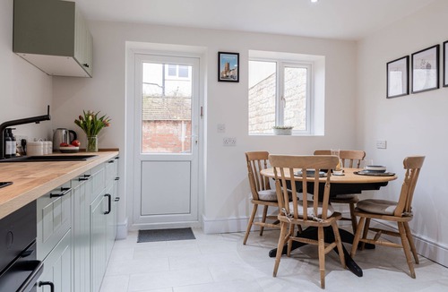 Stratton Cottage | Churn View - a cottage that sleeps 4 guests in 2 bedrooms
