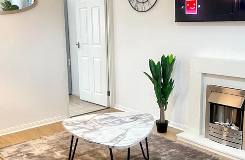 Atlantic Wharf House | City Centre House - Pet Friendly - Free Parking - 2 Bedroom - Large Garden