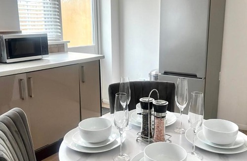 Atlantic Wharf House | City Centre House - Pet Friendly - Free Parking - 2 Bedroom - Large Garden