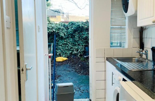 Larkhall Apartment | Clapham North studio