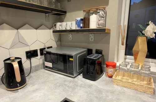 Charlton Apartment | Classical one-bedroom flat close to O2 Arena