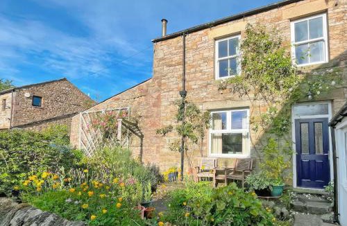 Brough House | Clifford Courtyard